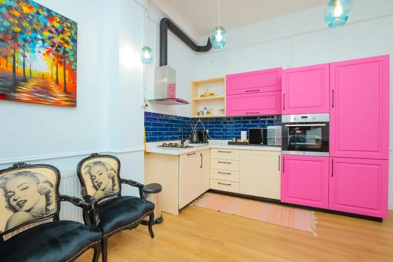Charming Apartment Downtown Tbilisi